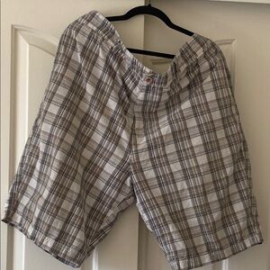Vans Plaid Shorts in Brown and White. Size 38